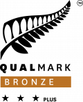 Logo of Qualmark award - Bronze 3 stars plus
