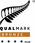 Logo of Qualmark award - Bronze 4 stars plus