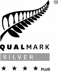 Logo of Qualmark award - Silver 4 stars plus