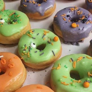 Eats drinks with kids