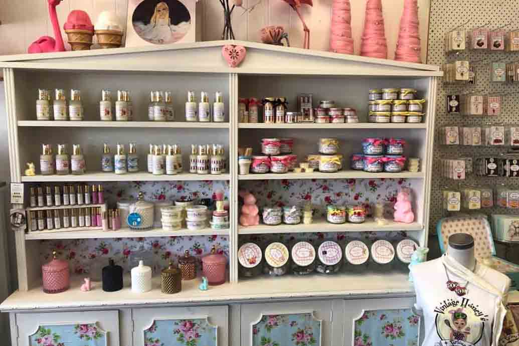 Vintage Honey’s Parlour Vintage Honey’s Parlour