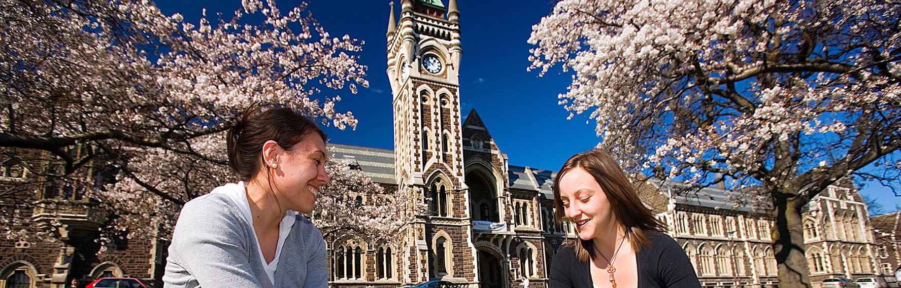 University of Otago Clocktower & Students on the Clocktower lawn