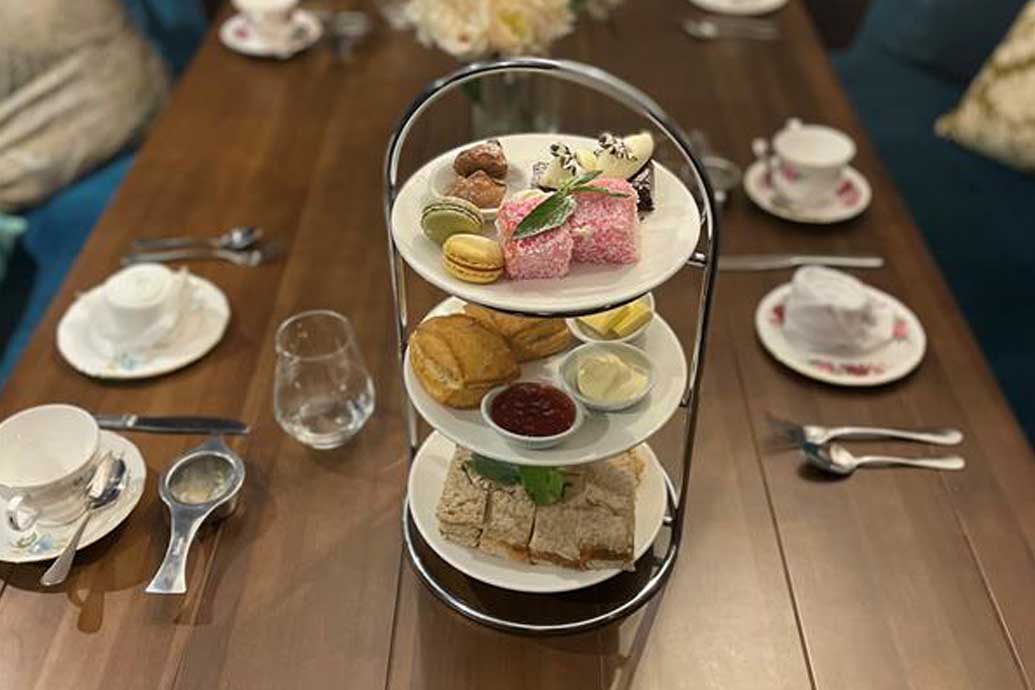 A charming tea at Distinction Hotel A charming tea at Distinction Hotel
