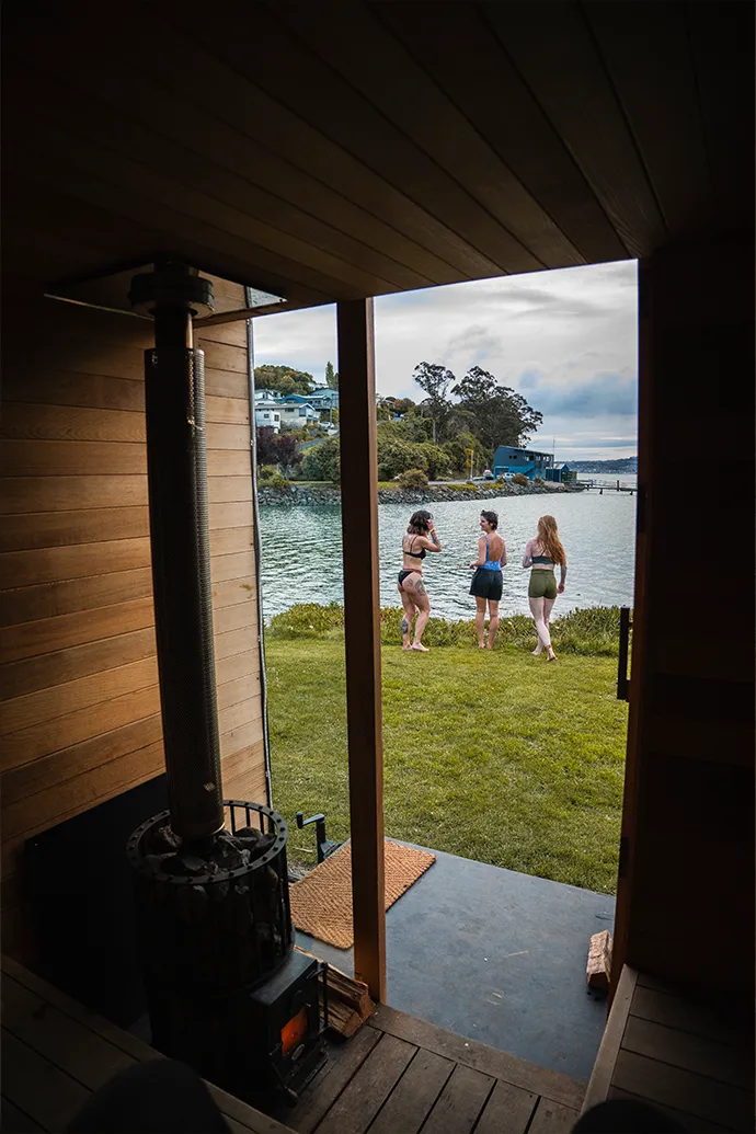 content-vertical-2.webp Oranga Saunas